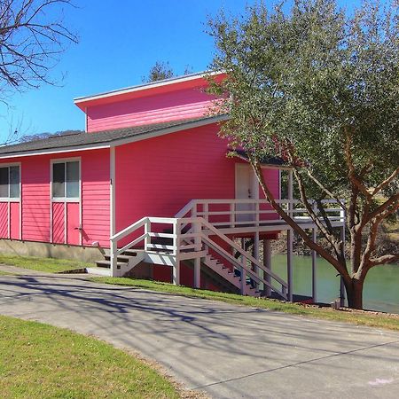 Three Pink Housez #1 Hotel Canyon Lake Exterior photo
